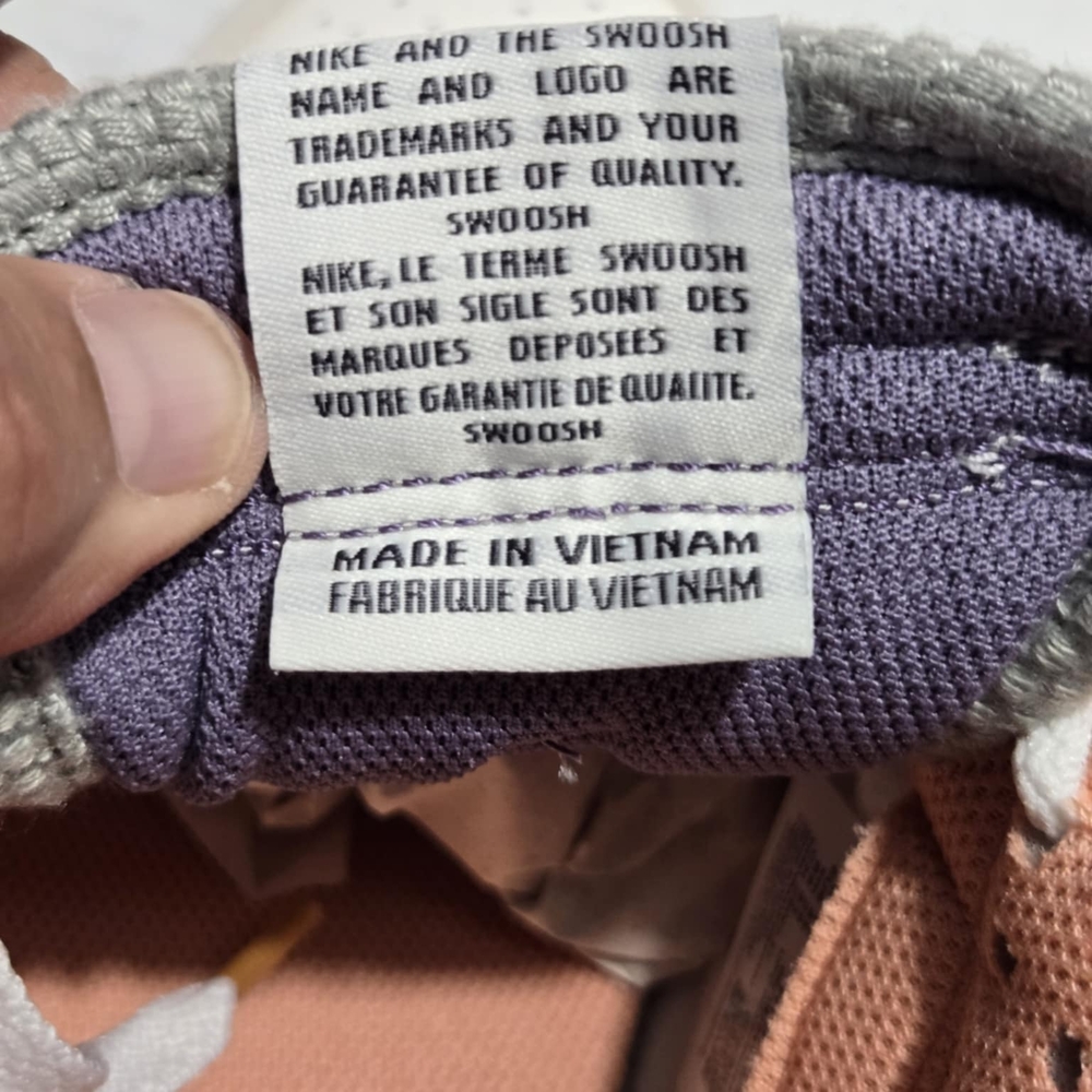 Nike Dunk Low SE  Black and White Sneakers Iconic Limited Edition Sz 11 NEW - Picture 3 of 16